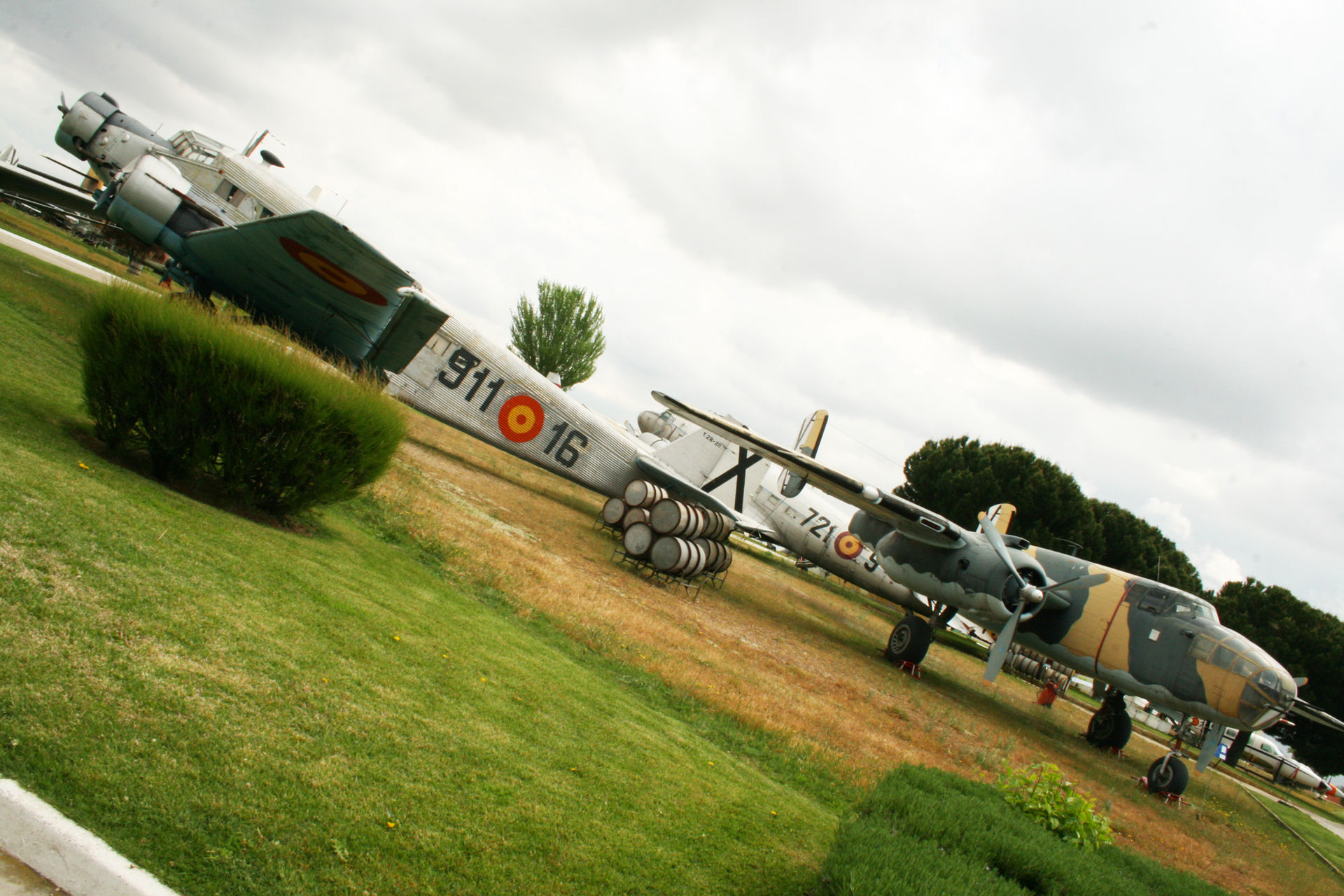 N86427 — Twin-engine aircraft