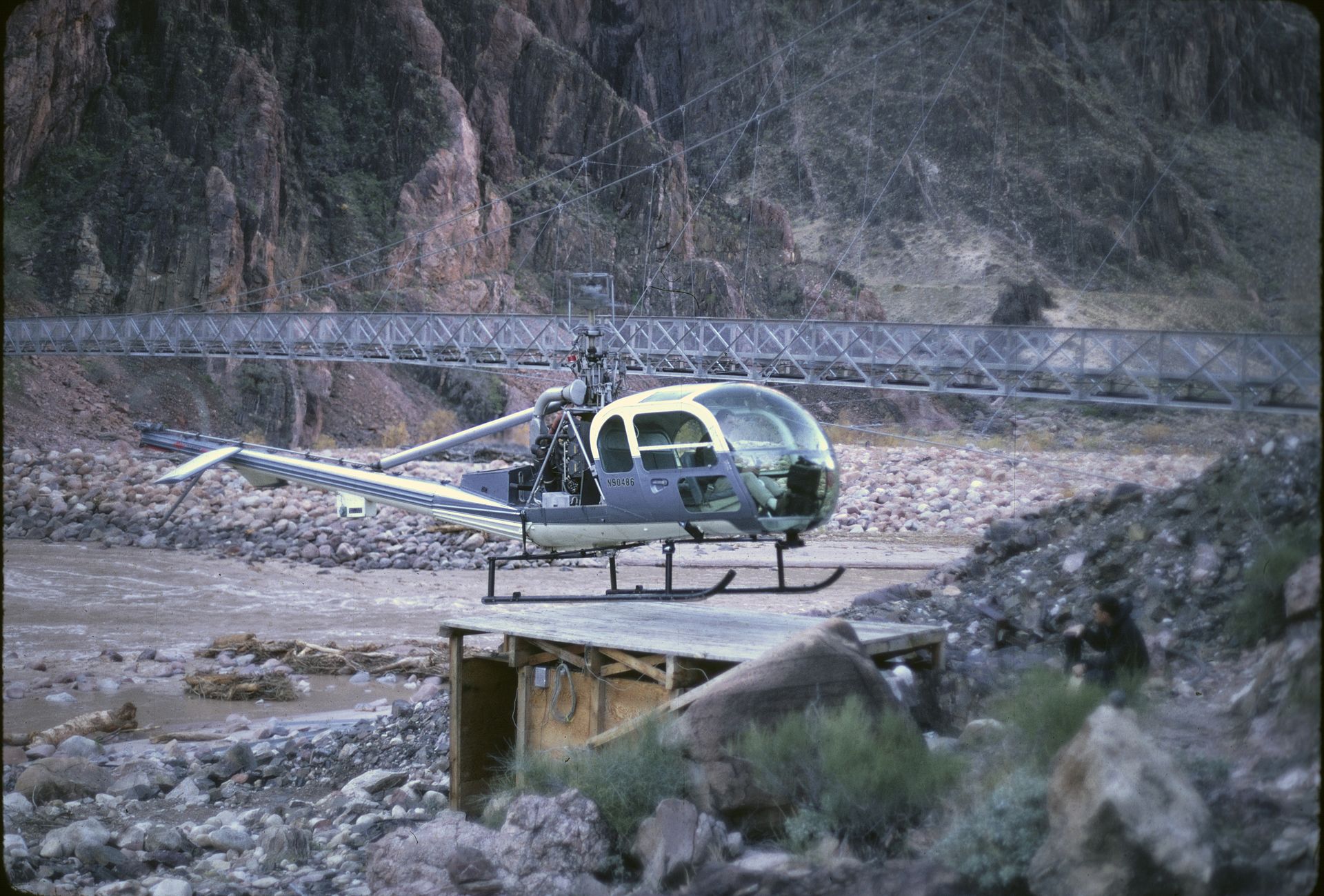 N90486 — Helicopter