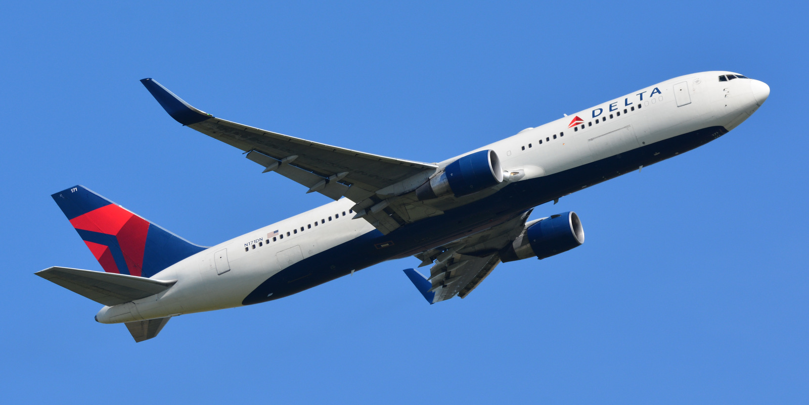 N171DN — Twin-engine aircraft
