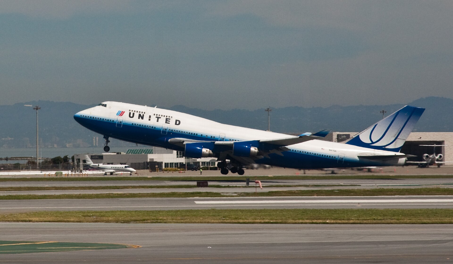 N177UA — Boeing