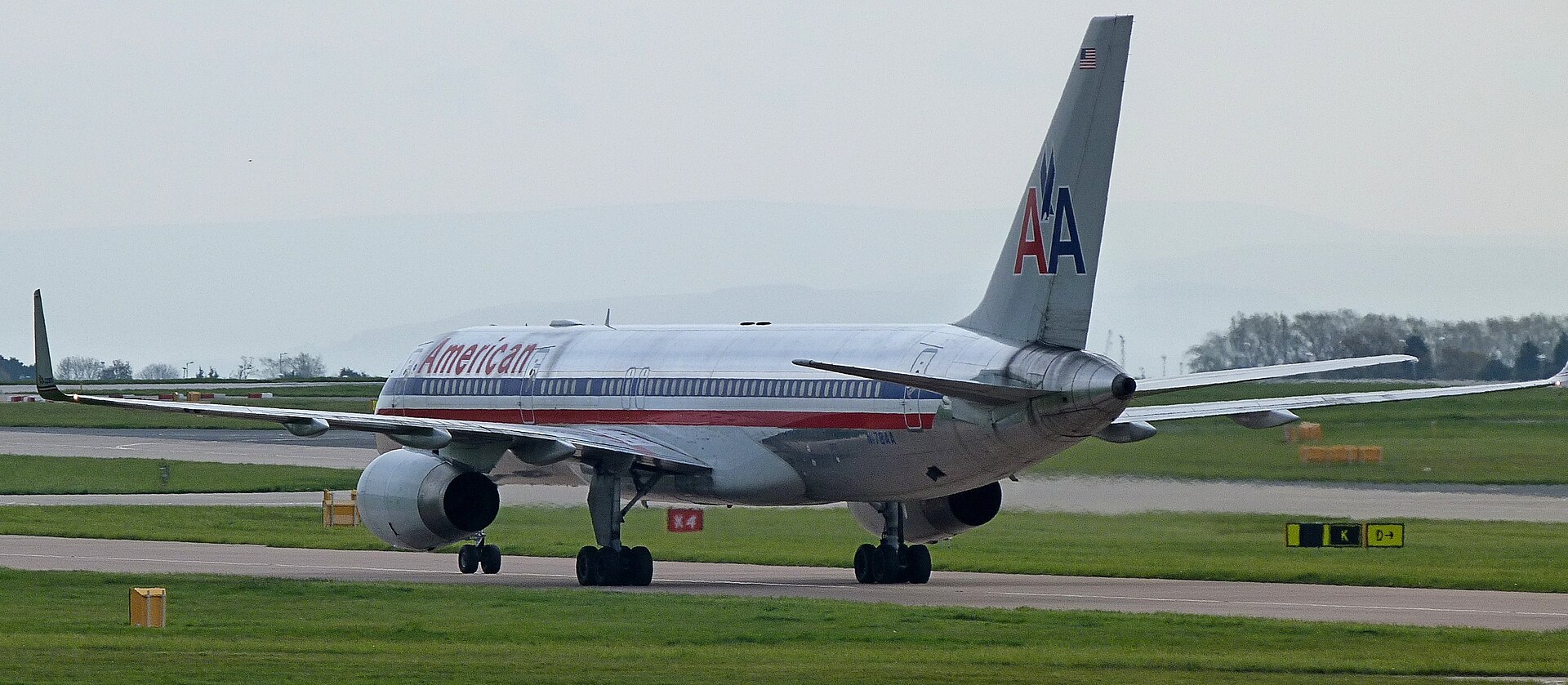 N178AA — Twin-engine aircraft