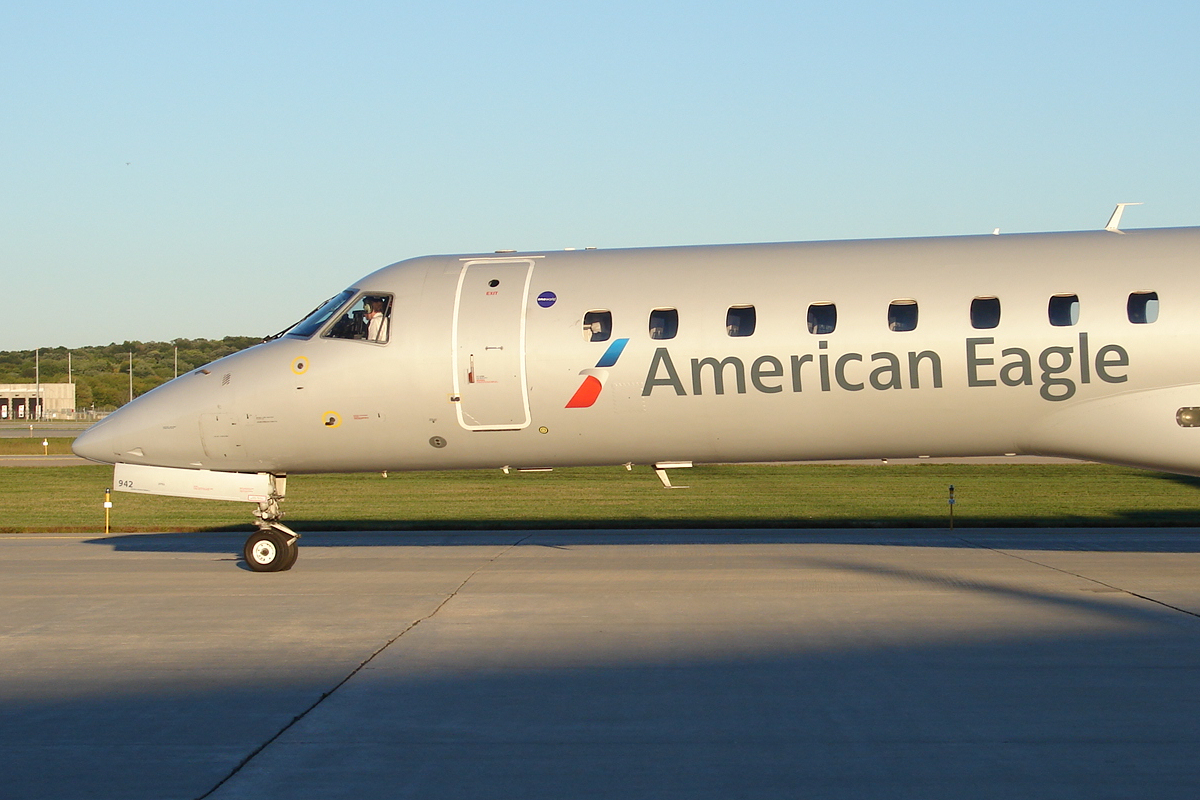 N942LL — Embraer