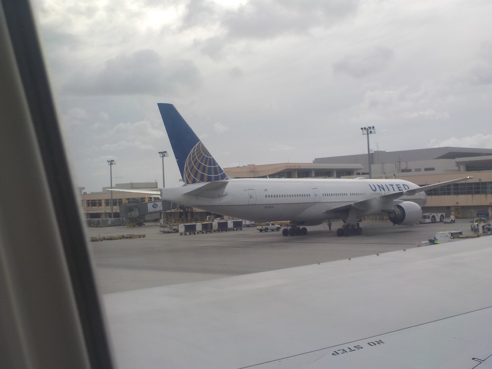 N215UA — Boeing