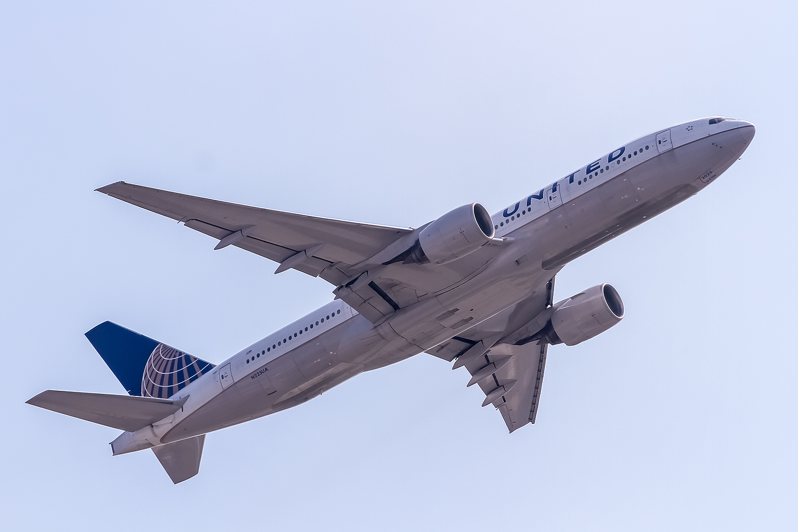 N225UA — Boeing