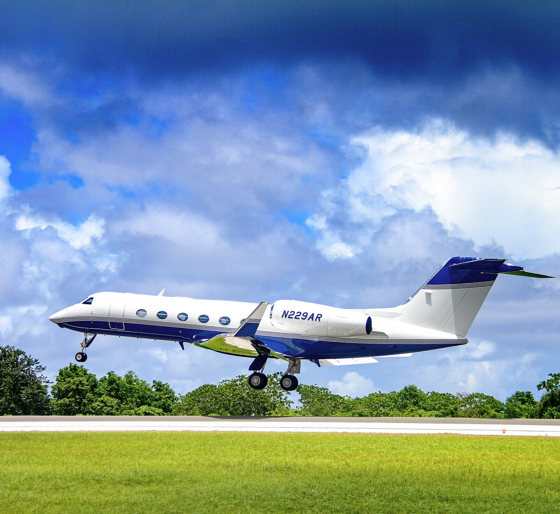 N229AR — Business jet
