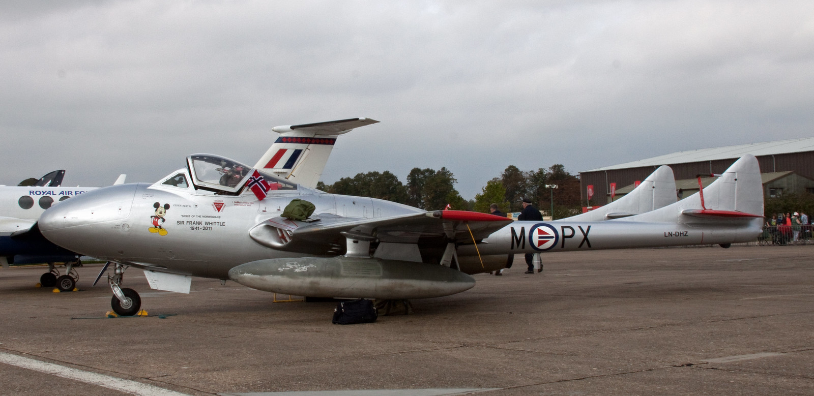 LN-DHZ — De Havilland