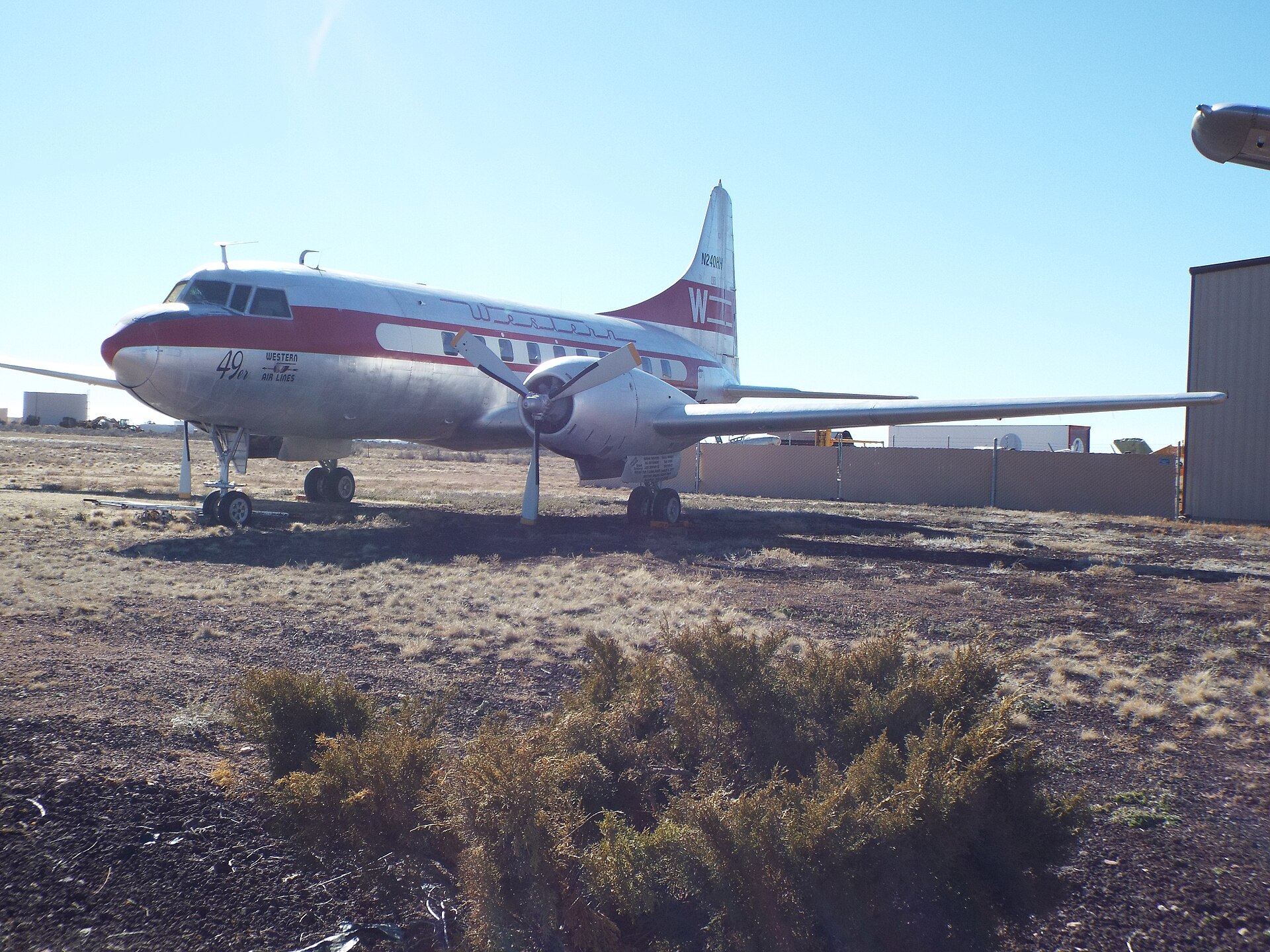 N240HH — Twin-engine aircraft