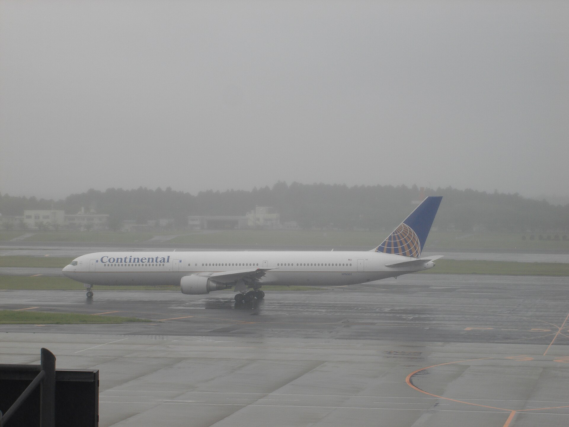 N76062 — Twin-engine aircraft
