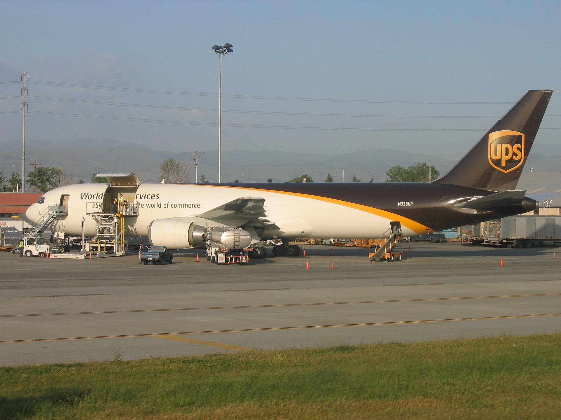 N328UP — Boeing