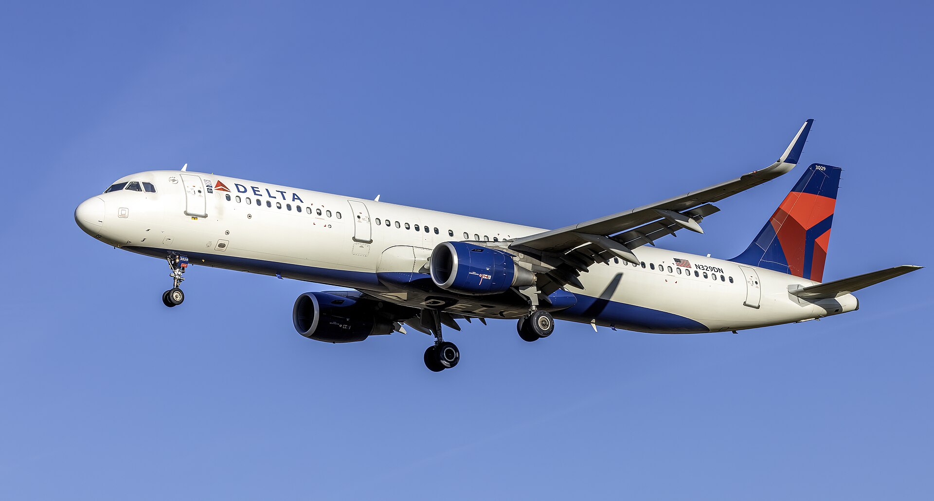 N329DN — Twin-engine aircraft