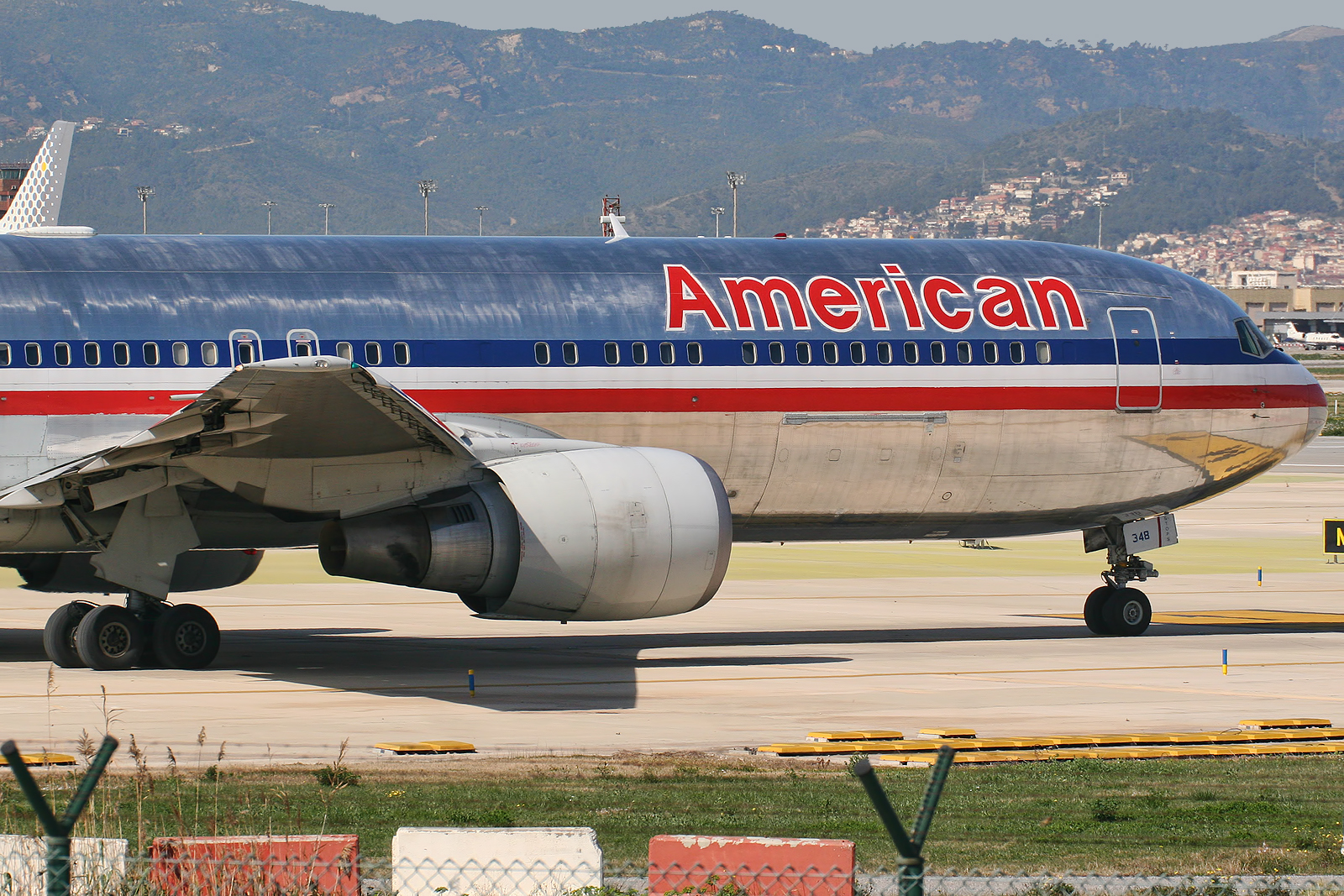 N348AN — Twin-engine aircraft