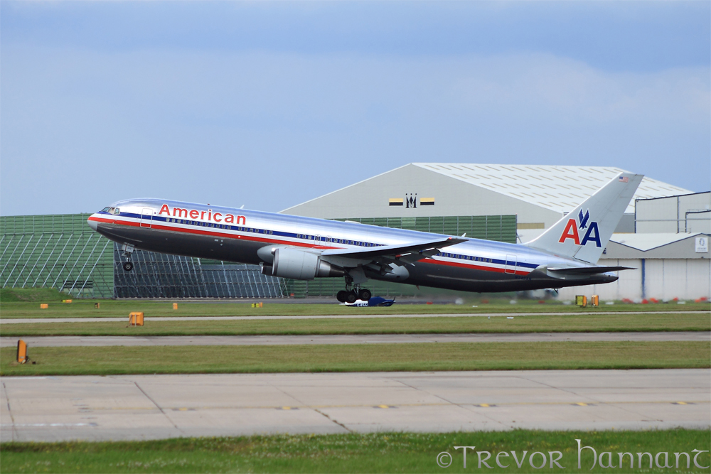 N349AN — Twin-engine aircraft