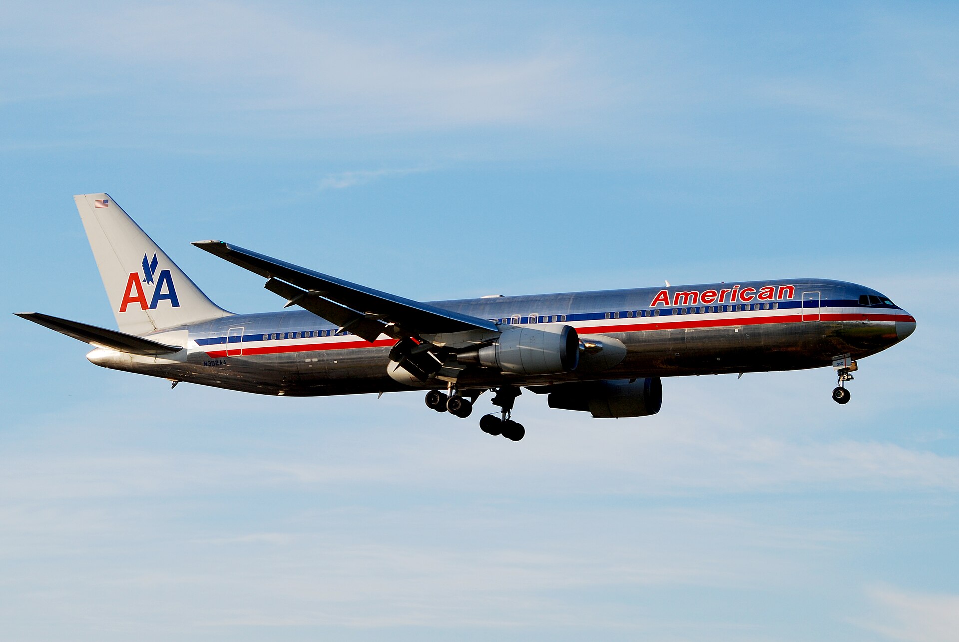 N352AA — Twin-engine aircraft