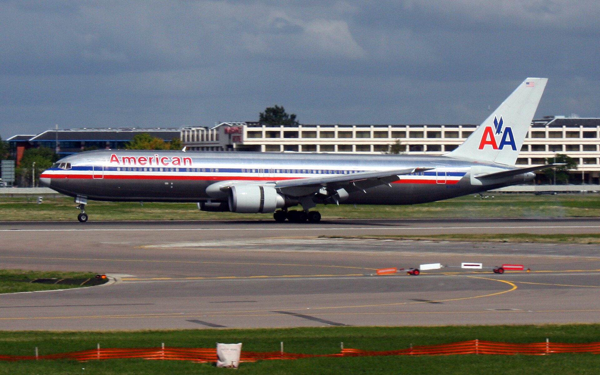N352AA — Boeing