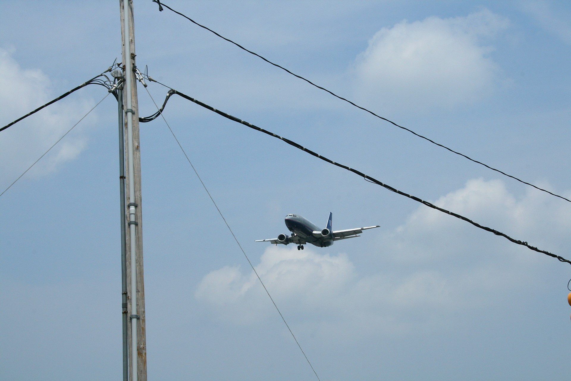 N365UA — Twin-engine aircraft