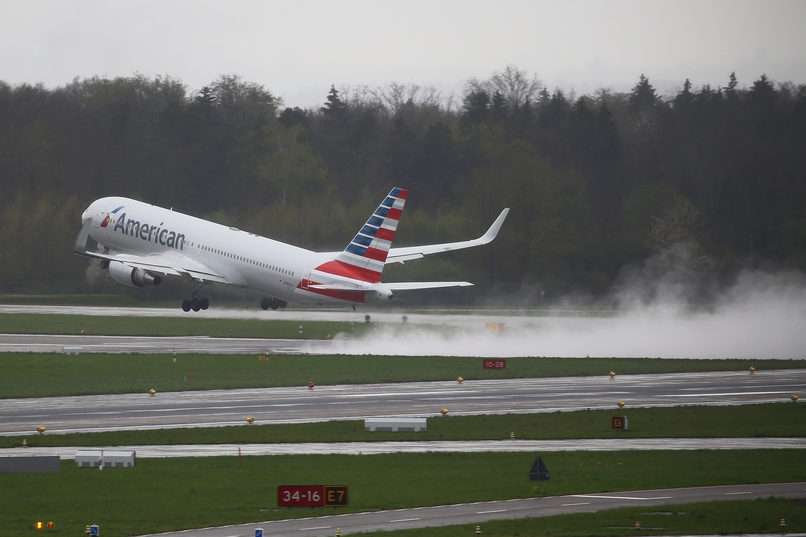 N388AA — Twin-engine aircraft
