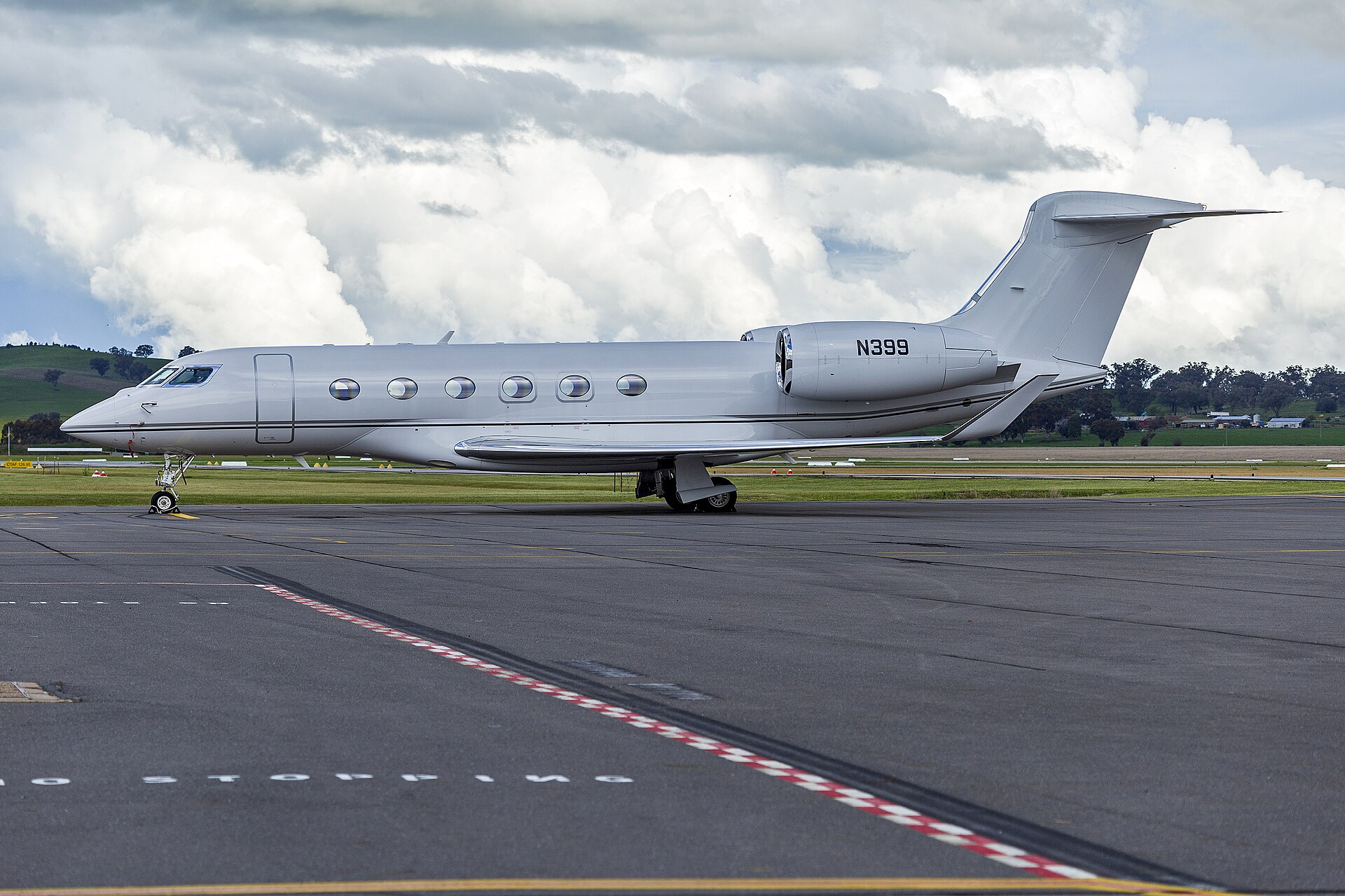 N399 — Business jet