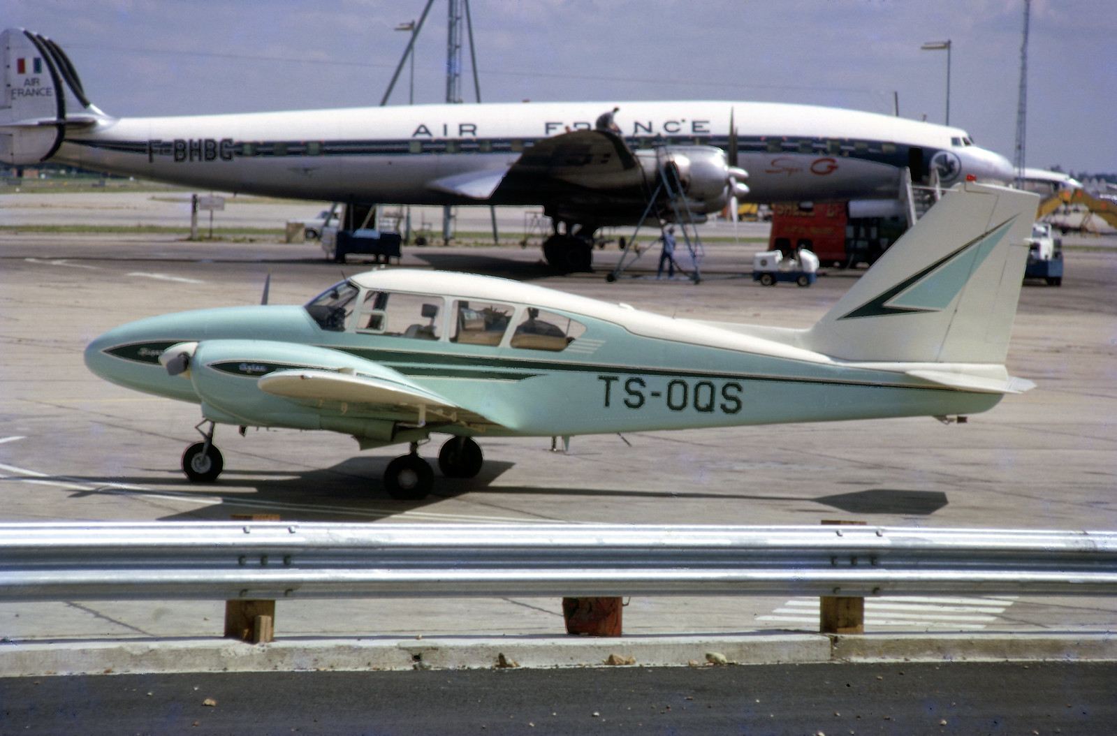 F-BHBG — Twin-engine aircraft