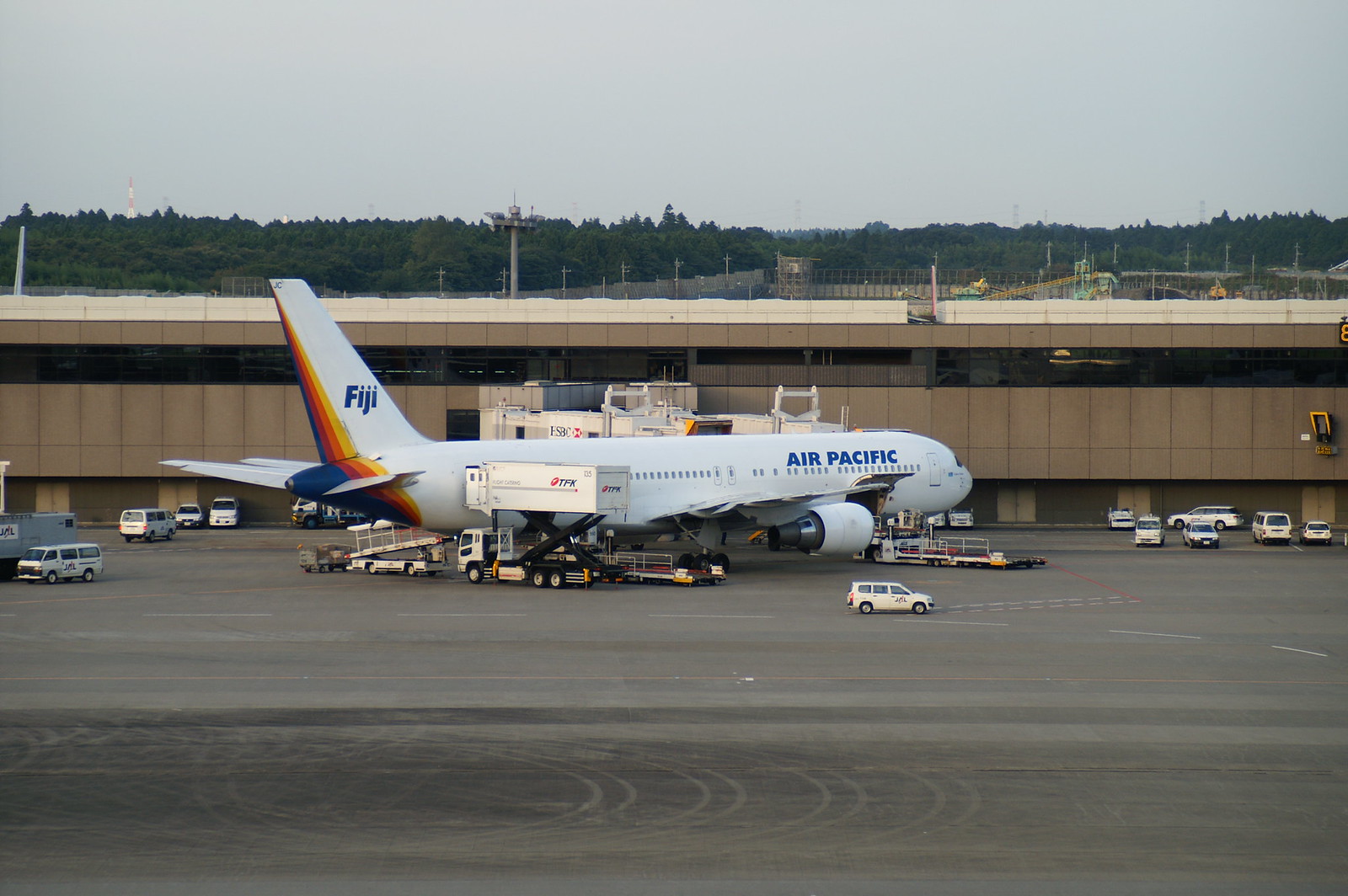 DQ-FJC — Twin-engine aircraft