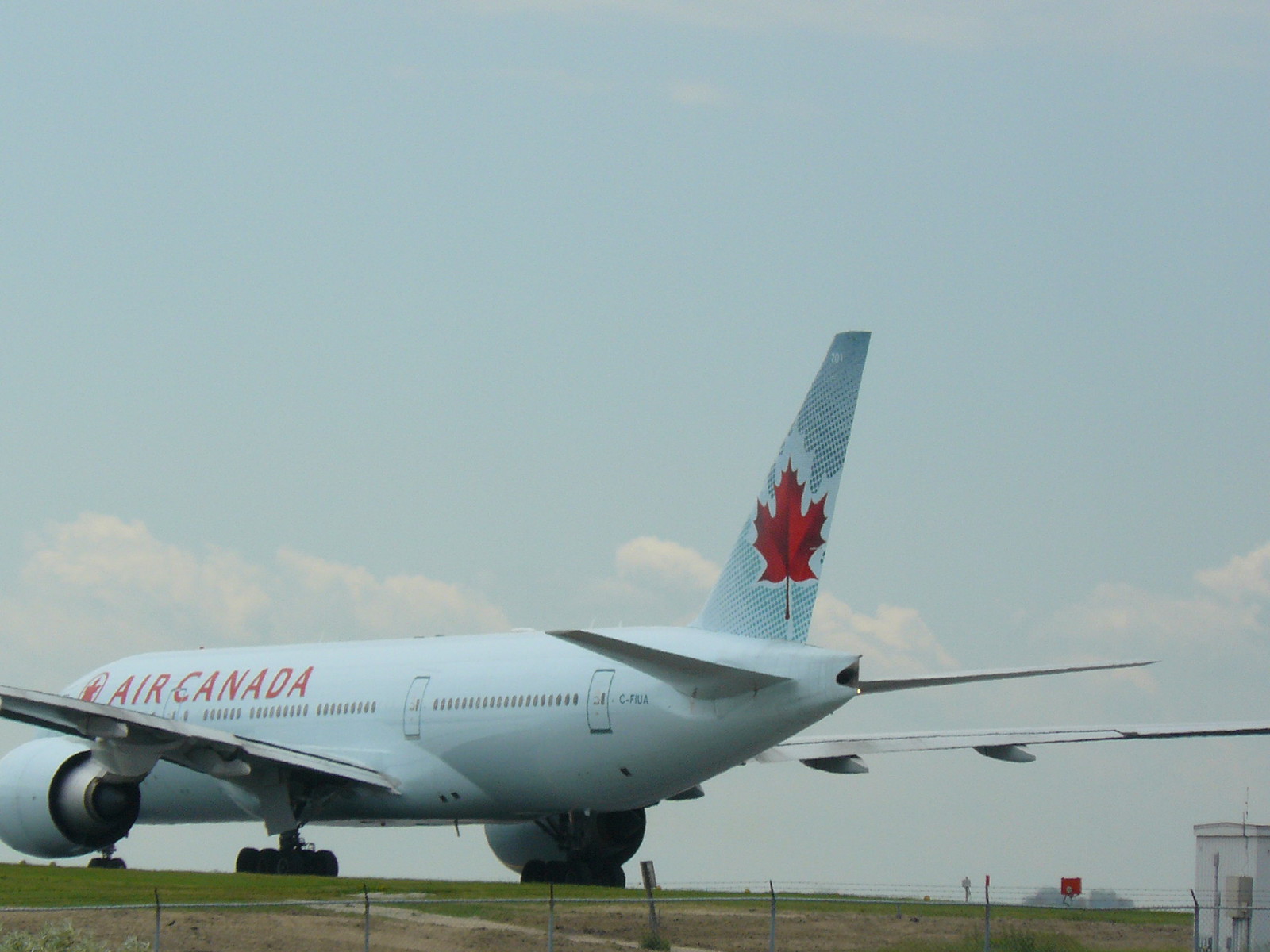 C-FIUA — Twin-engine aircraft