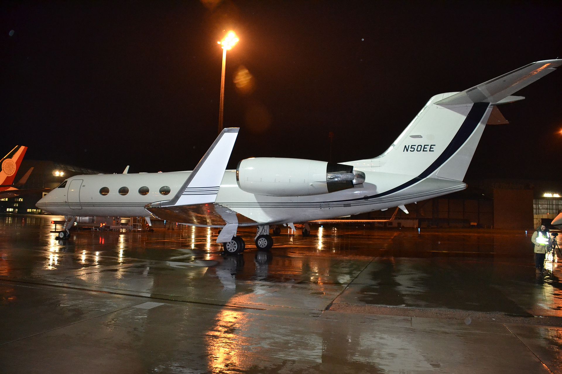 N50EE — Business jet