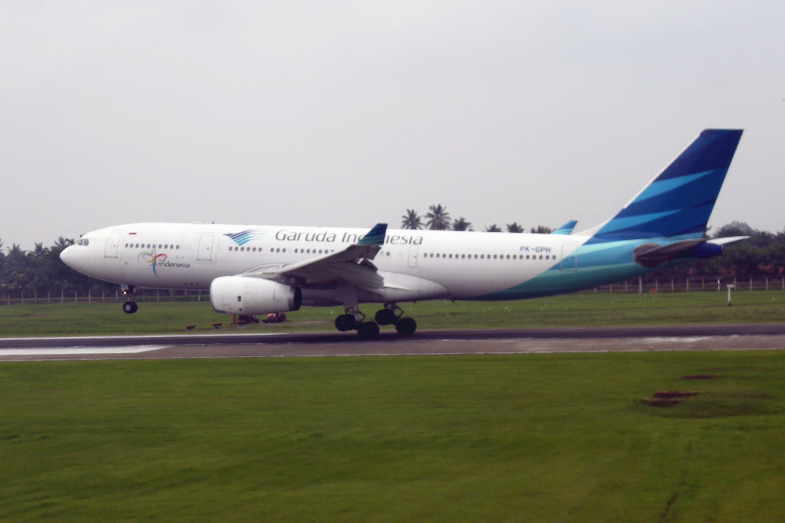 PK-GPH — Twin-engine aircraft