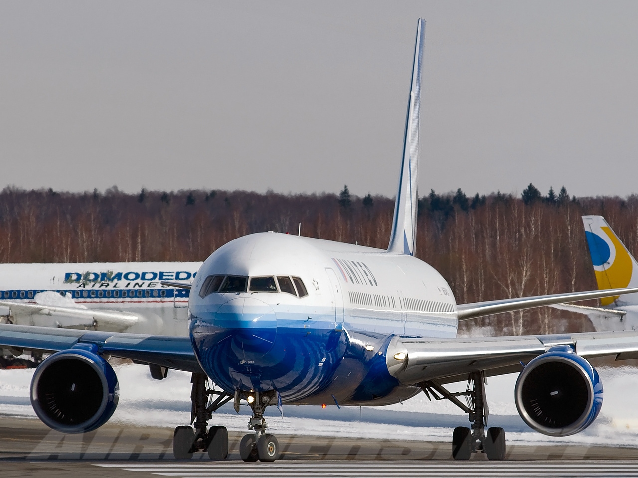 N654UA — Twin-engine aircraft