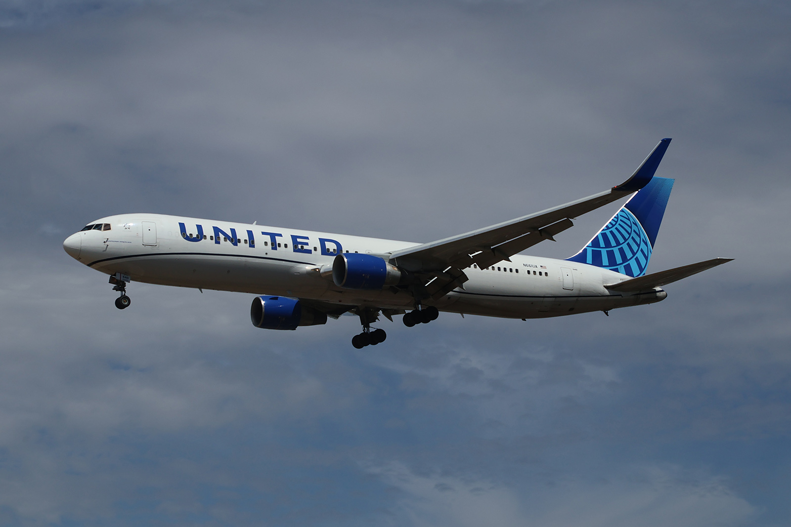 N661UA — Boeing