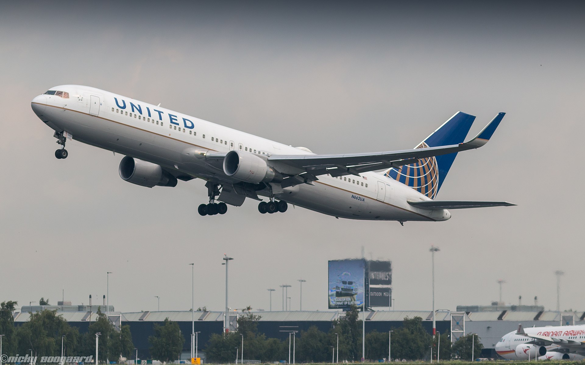 N662UA — Boeing