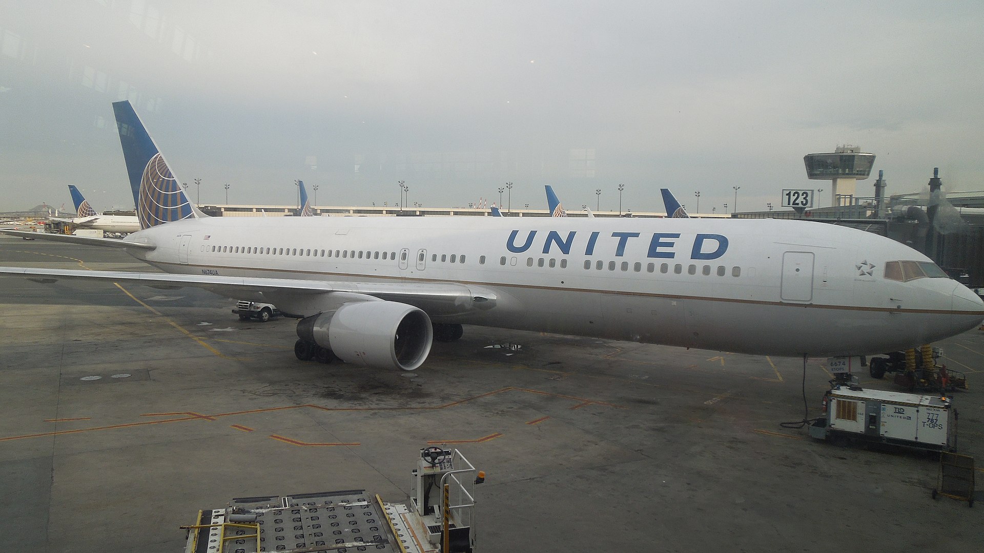 N674UA — Boeing