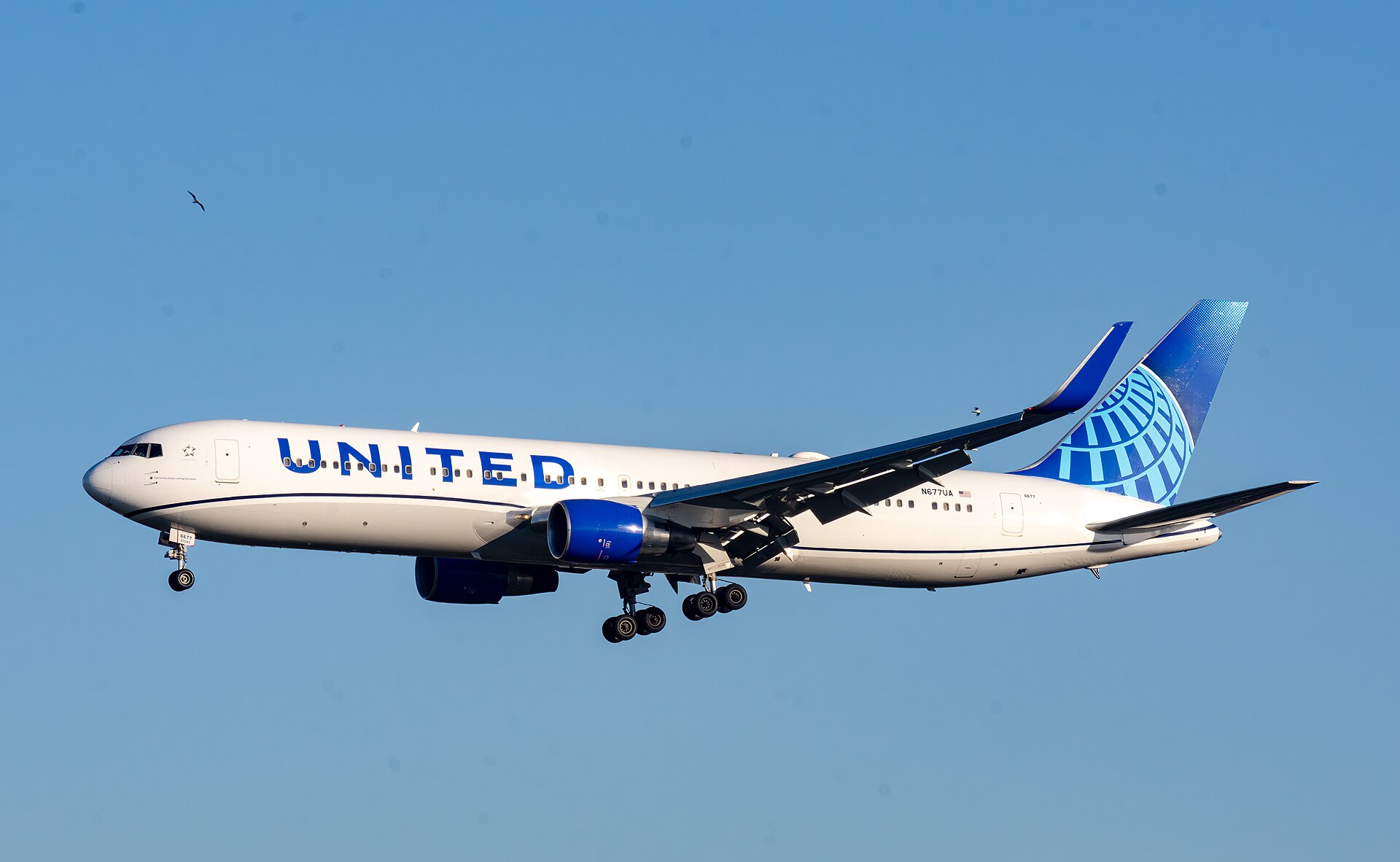 N677UA — Boeing