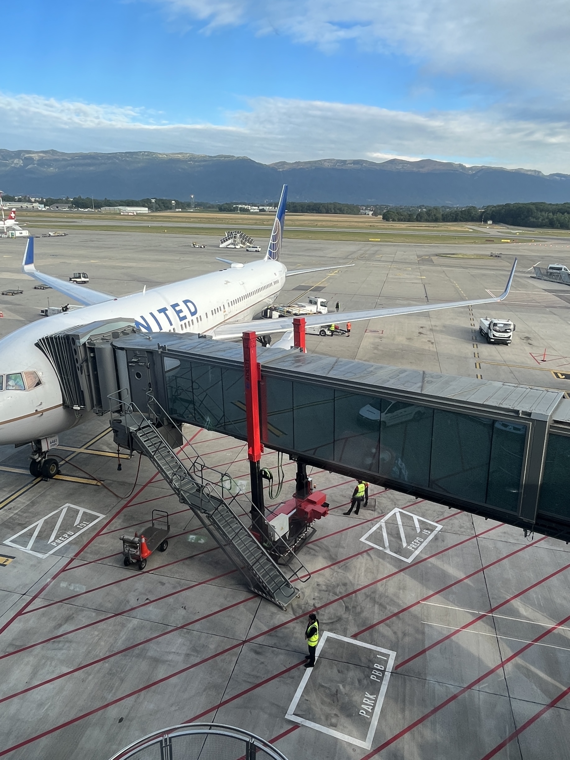 N686UA — Aircraft