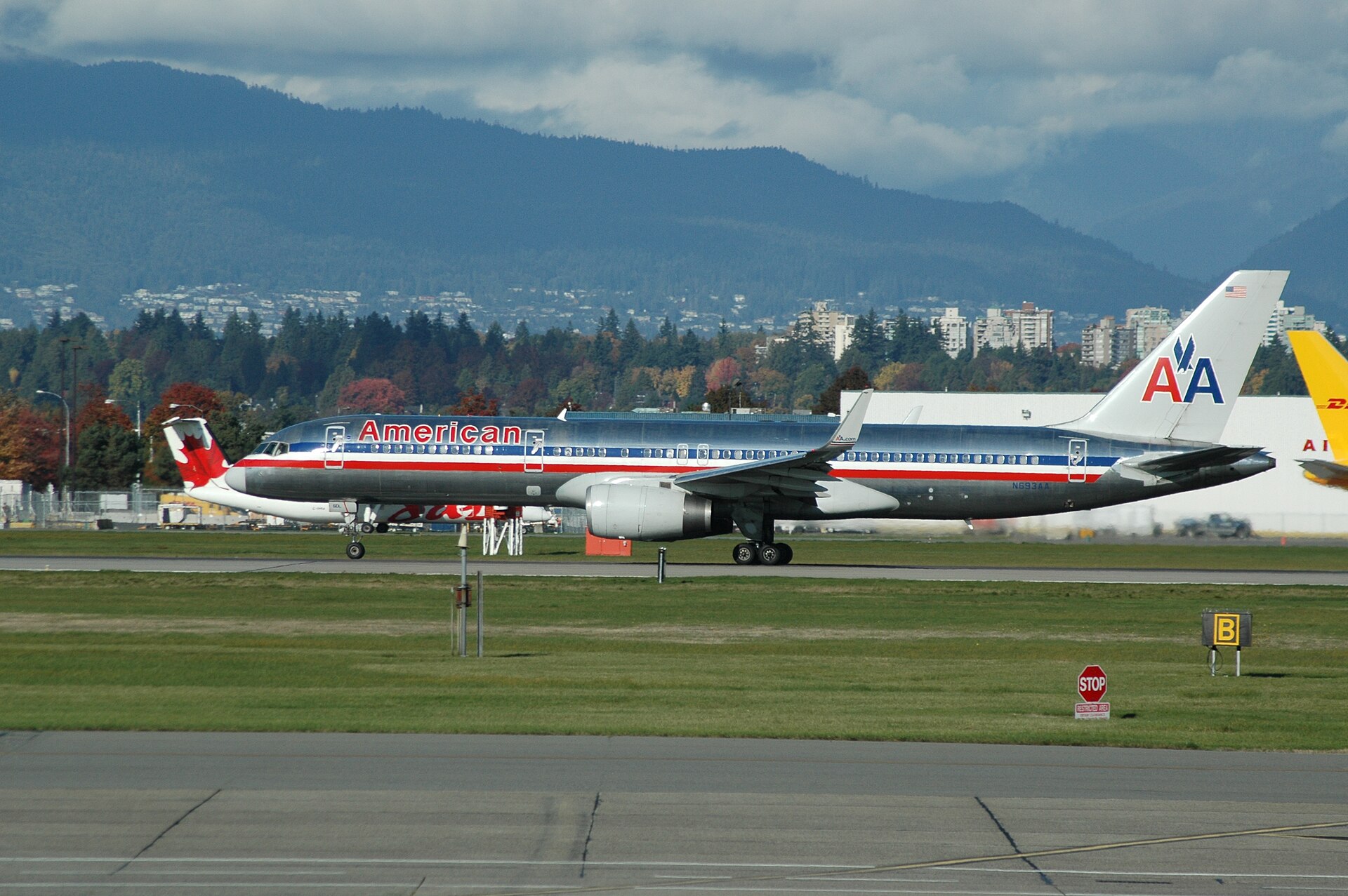 N693AA — Twin-engine aircraft
