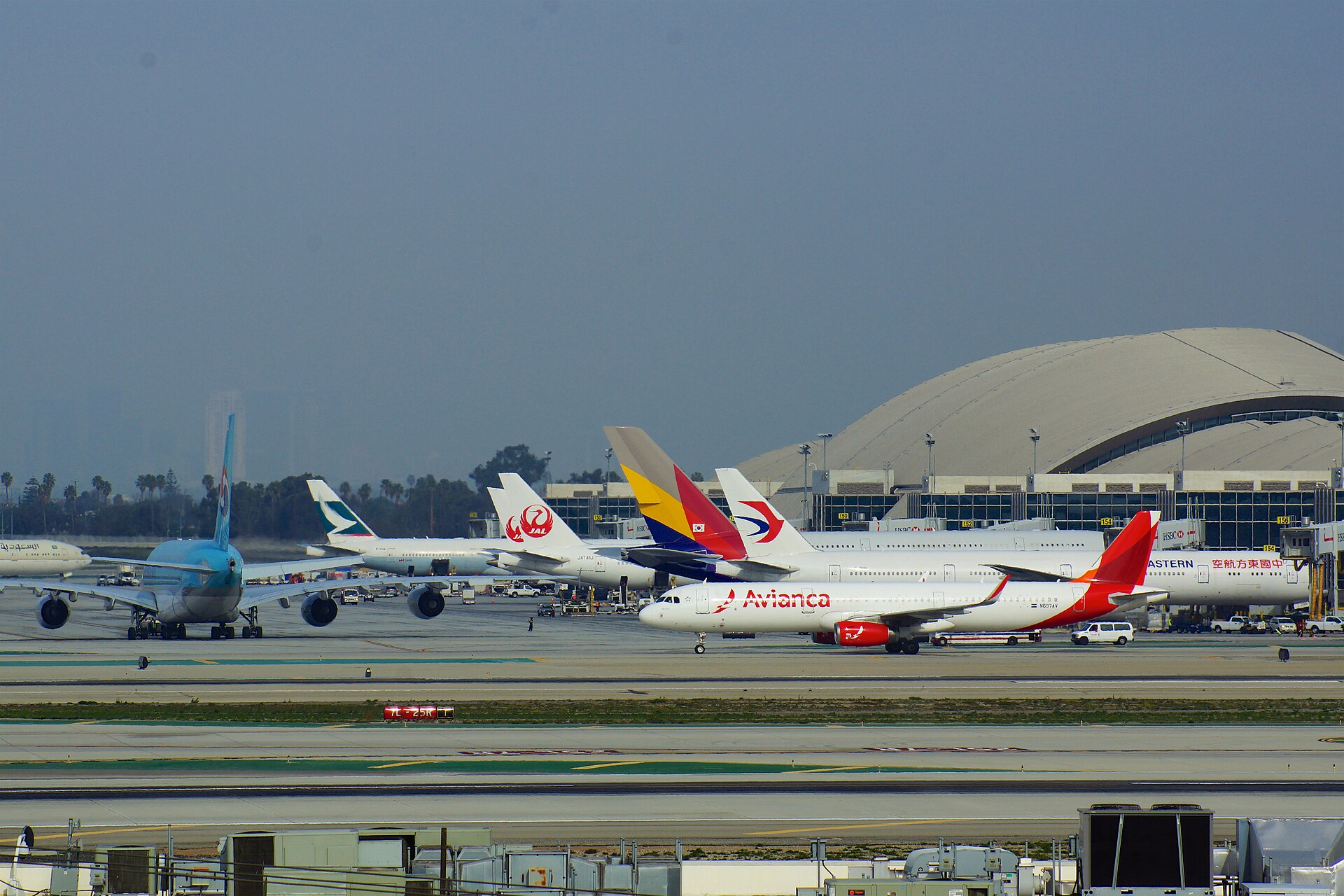 N697AV — Twin-engine aircraft