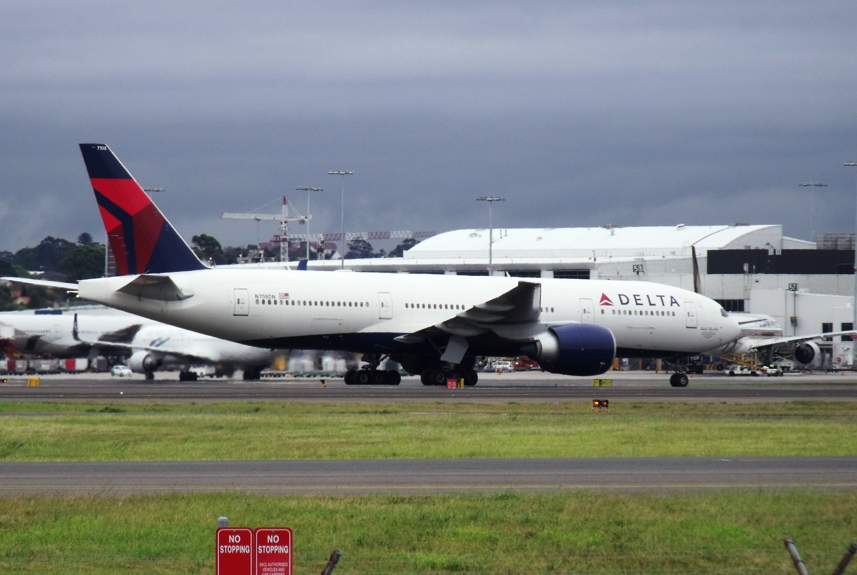 N708DN — Twin-engine aircraft
