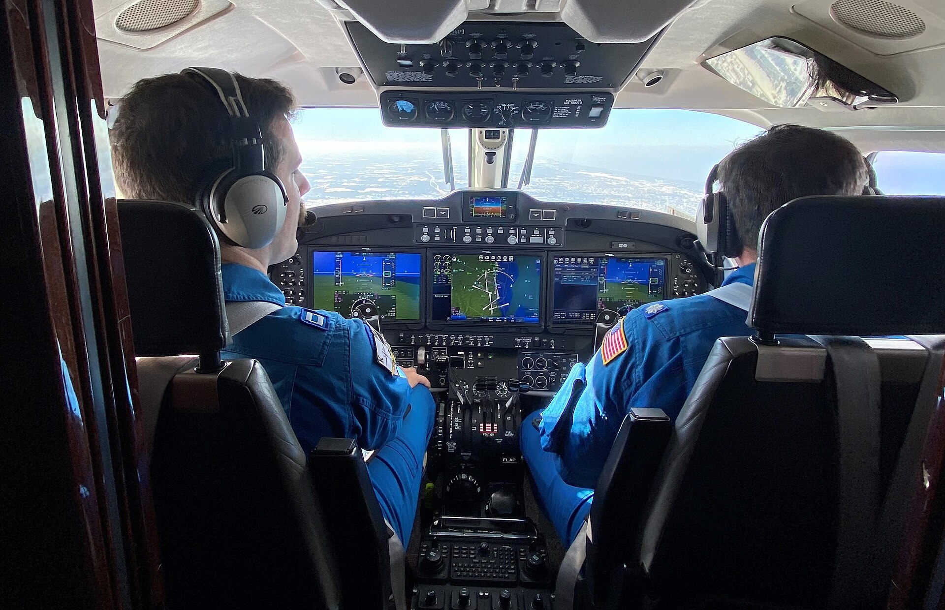 N68RF — Twin-engine aircraft
