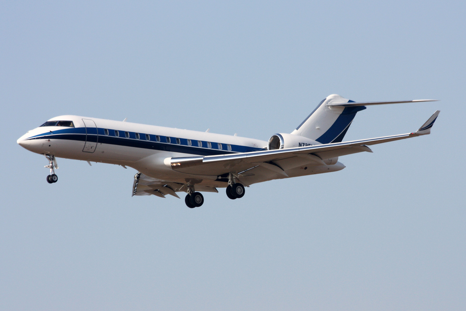 N725LB — Business jet