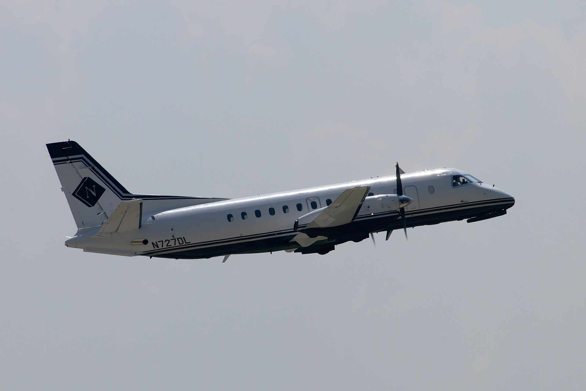 N727DL — Twin-engine aircraft