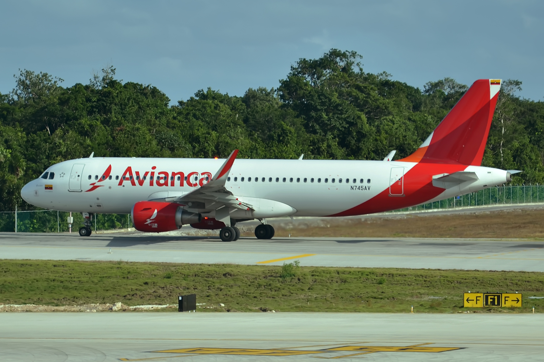 N745AV — Airbus