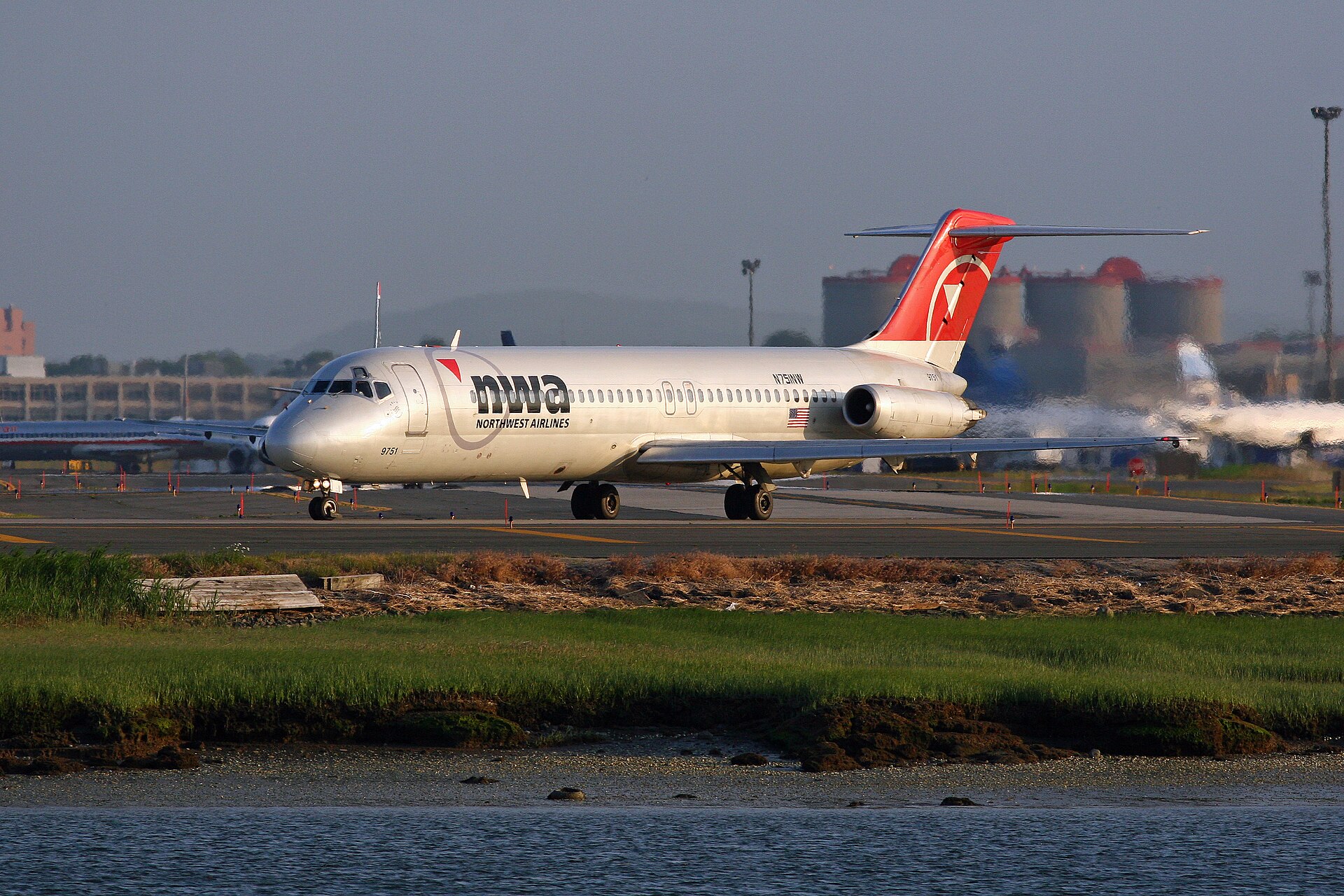 N751NW — Douglas