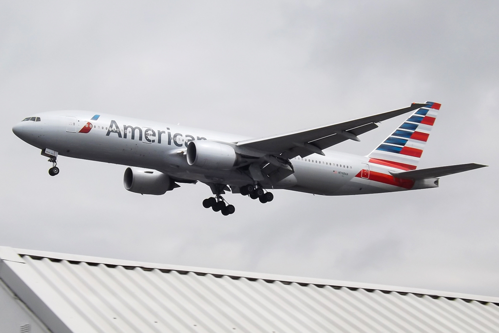 N768AA — Twin-engine aircraft