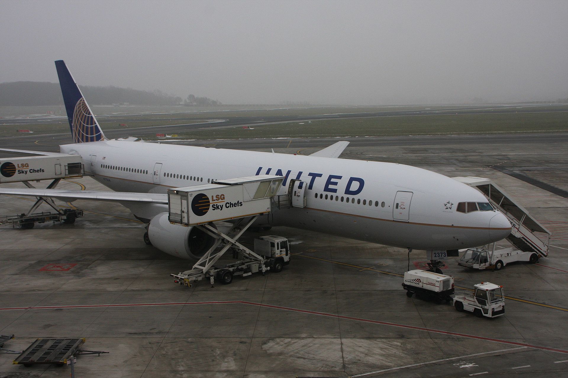 N773UA — Twin-engine aircraft