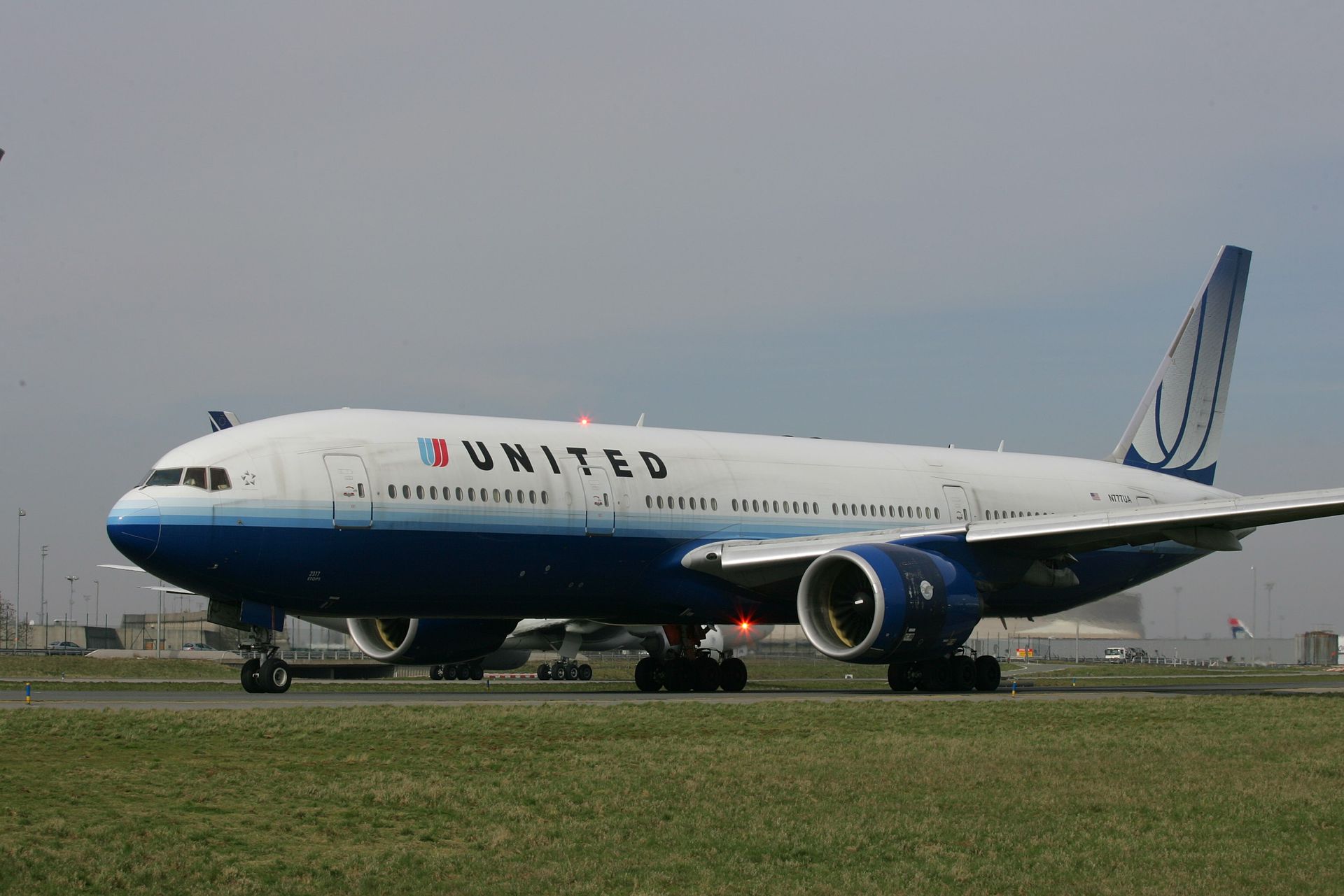 N777UA — Boeing