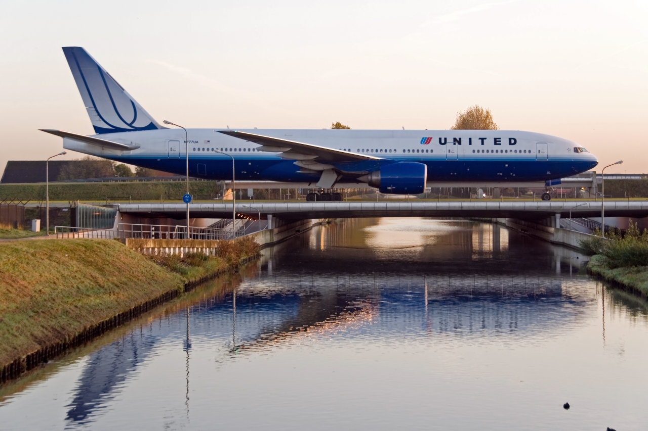 N777UA — Boeing