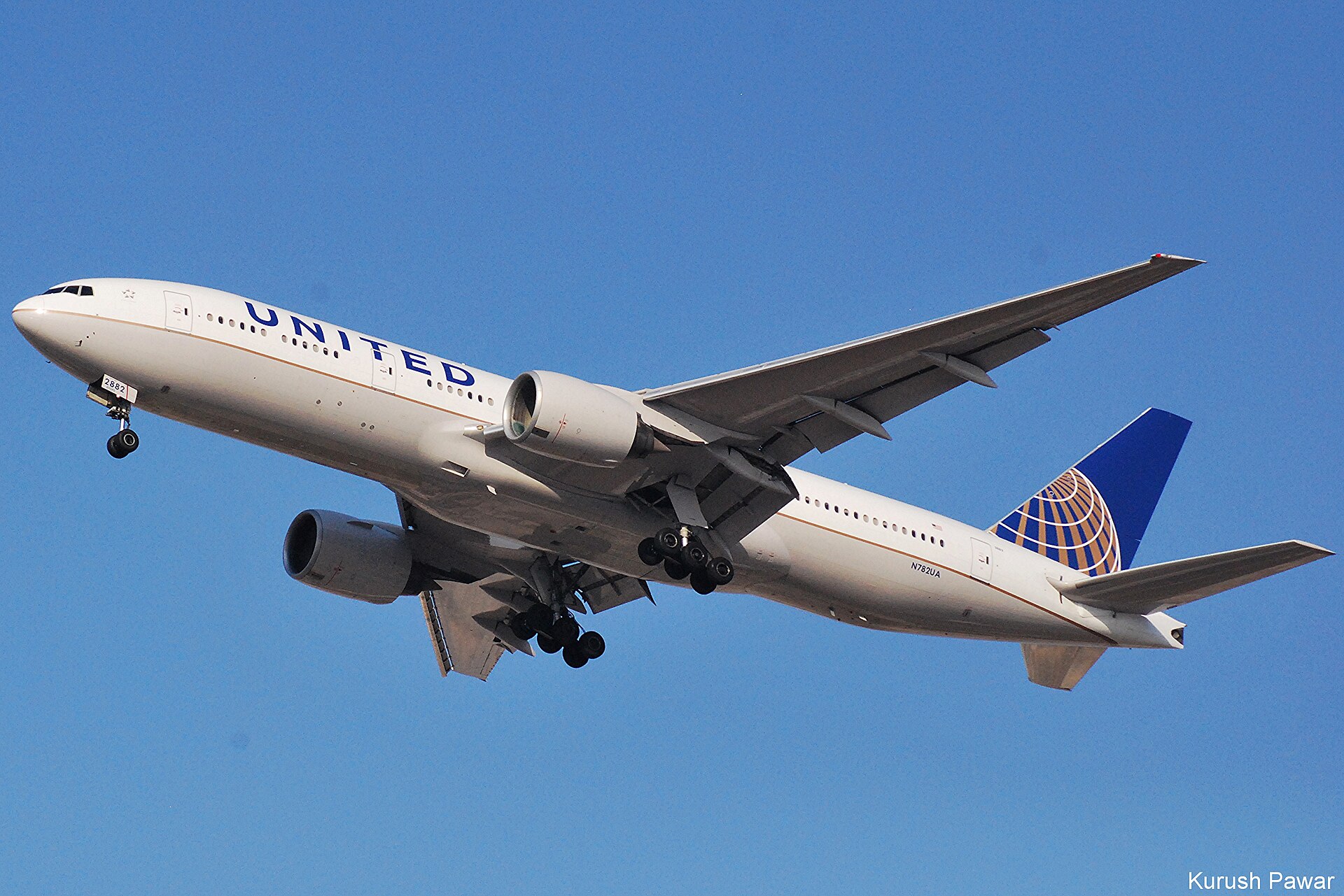 N782UA — Twin-engine aircraft