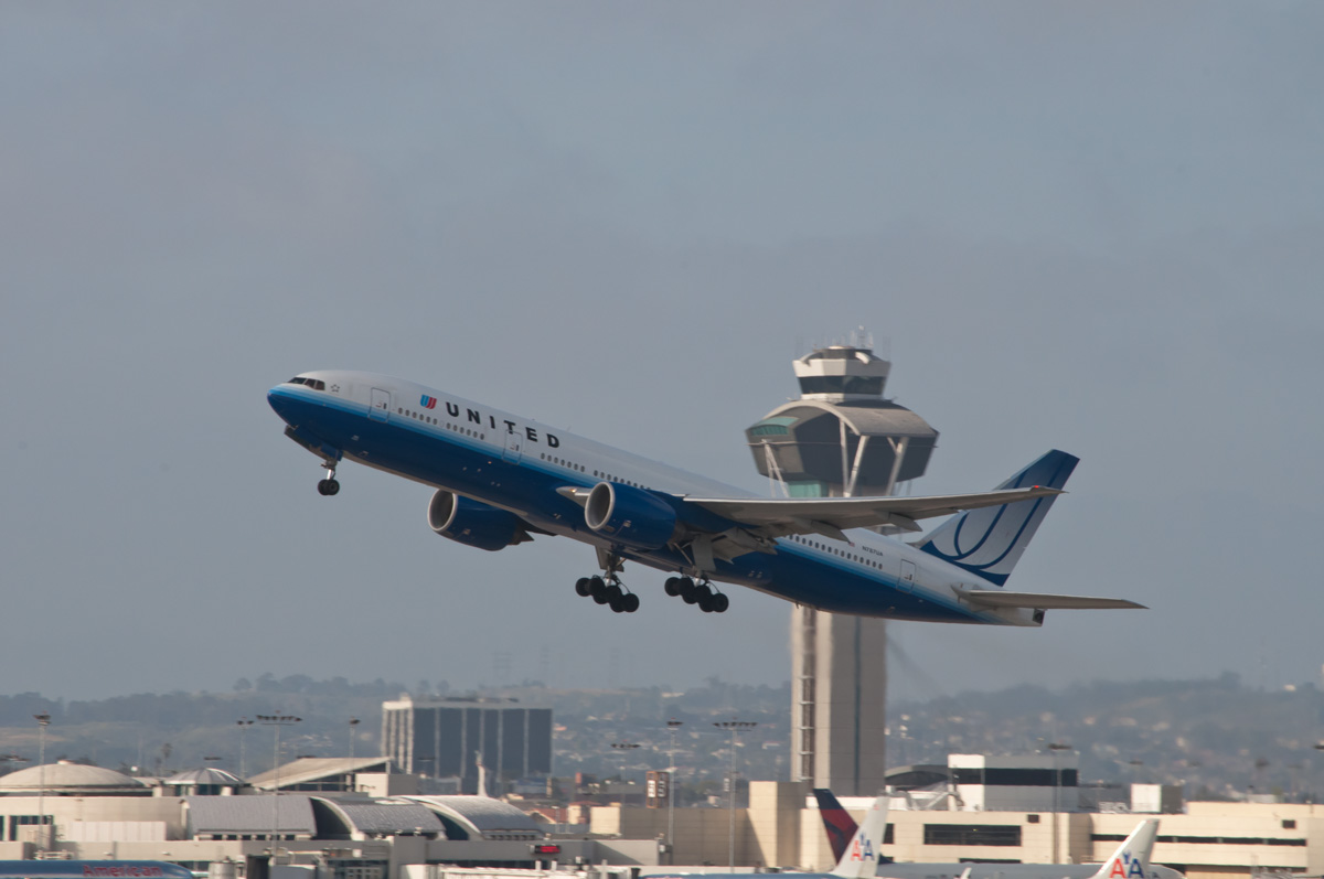 N787UA — Twin-engine aircraft