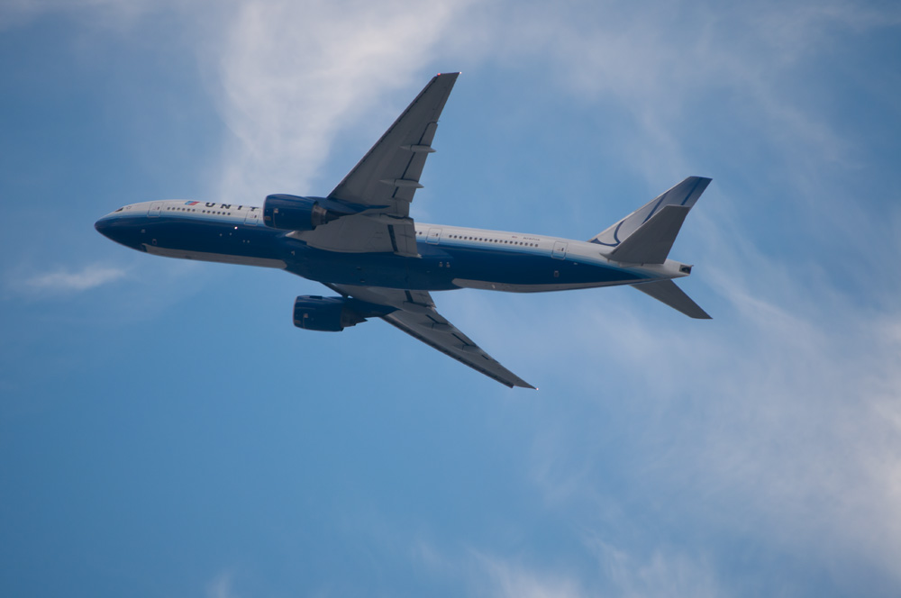 N787UA — Twin-engine aircraft