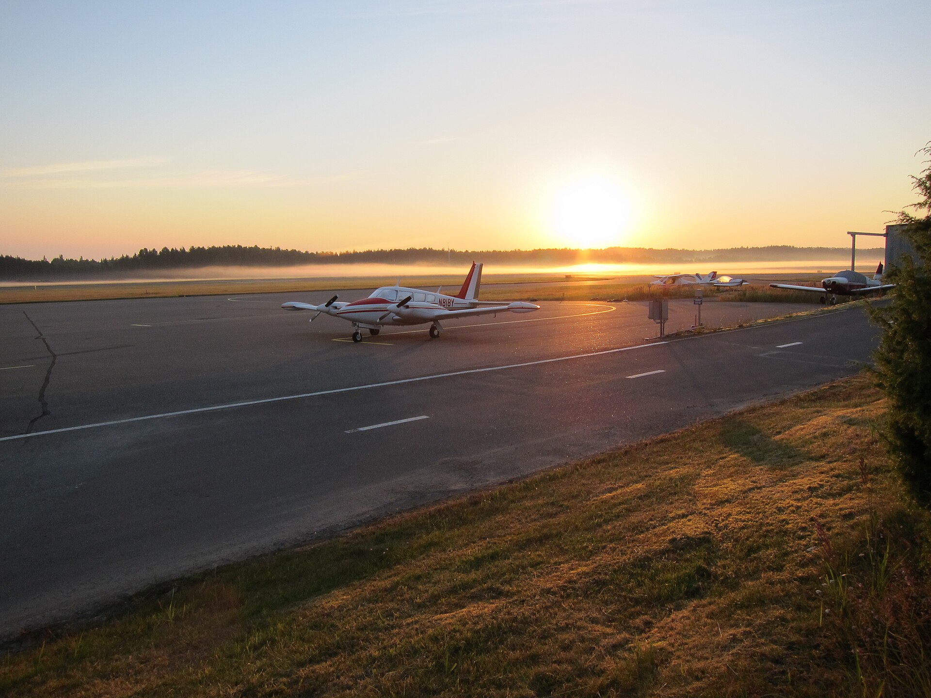 N818Y — Twin-engine aircraft