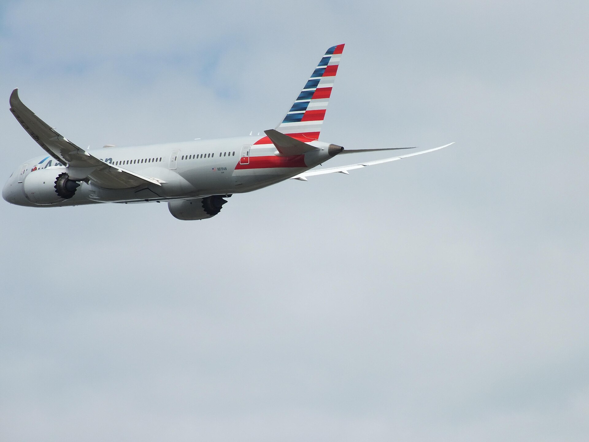 N819AN — Twin-engine aircraft