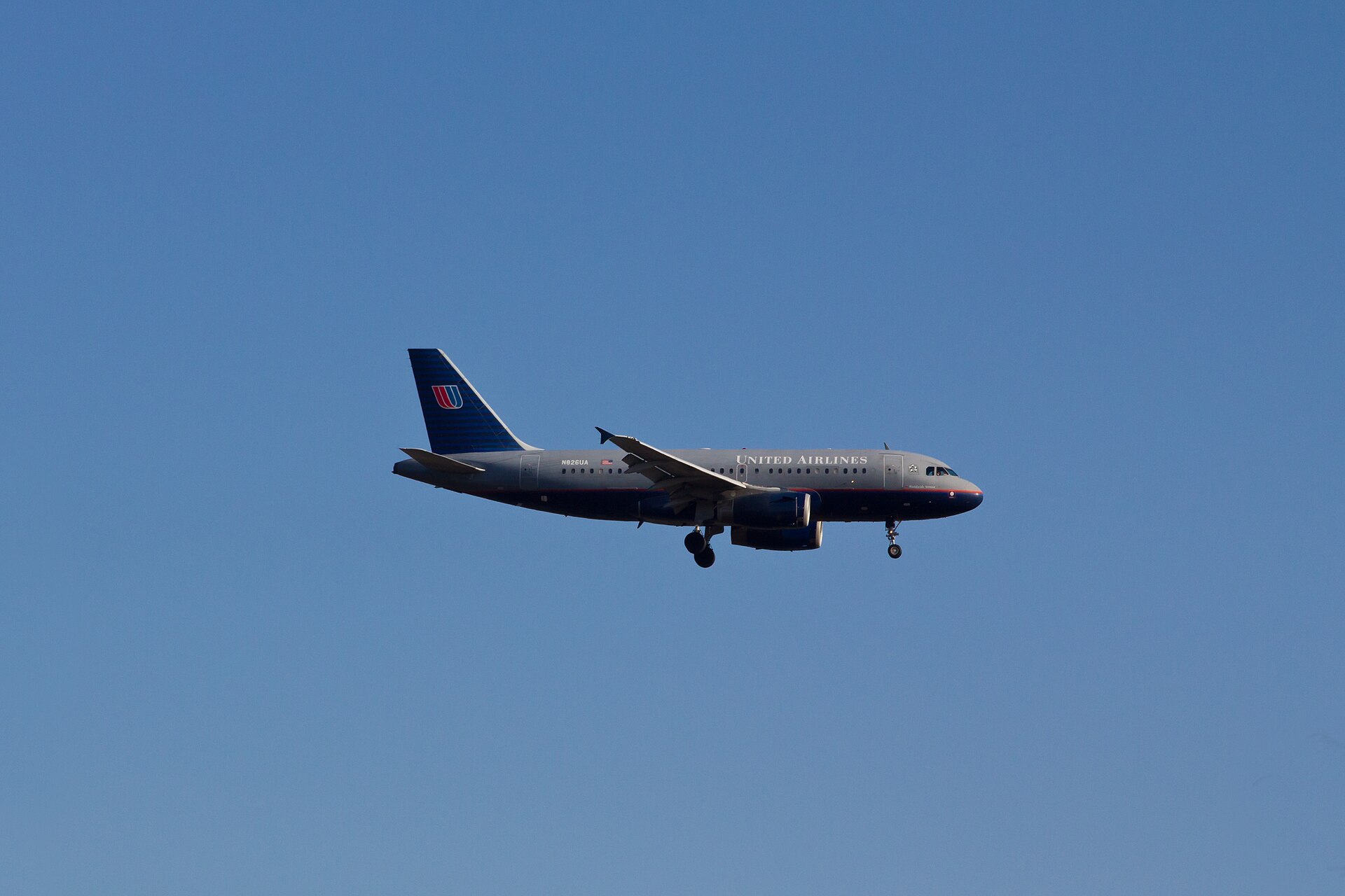 N826UA — Airbus